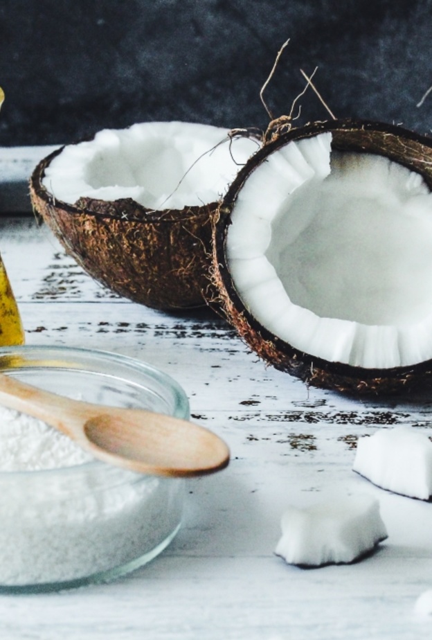 أضرار الإفراط في تناول زيت جوز الهند