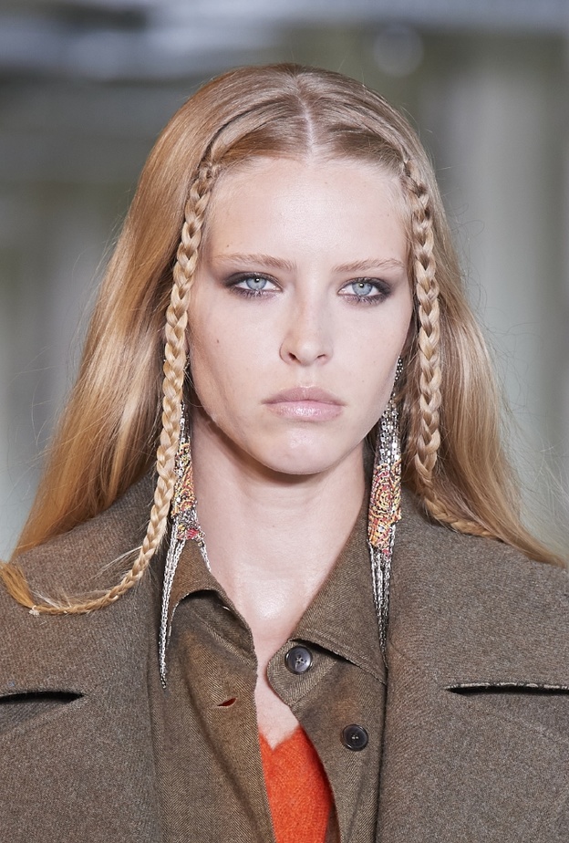 أجمل تسريحات شعر شبابية مع الضفائر العصرية لخريف 2021