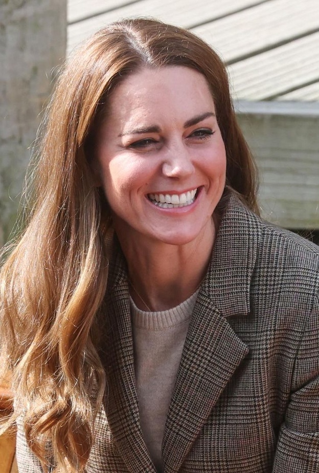 دوقة كمبريدج تقود دراجة جبلية في أحدث مهماتها الرسمية