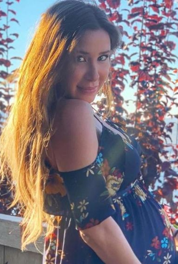 سابين ترزق بمولودها الأول وتنشر لقطات مؤثرة :"أهلًا بك في عالمنا"