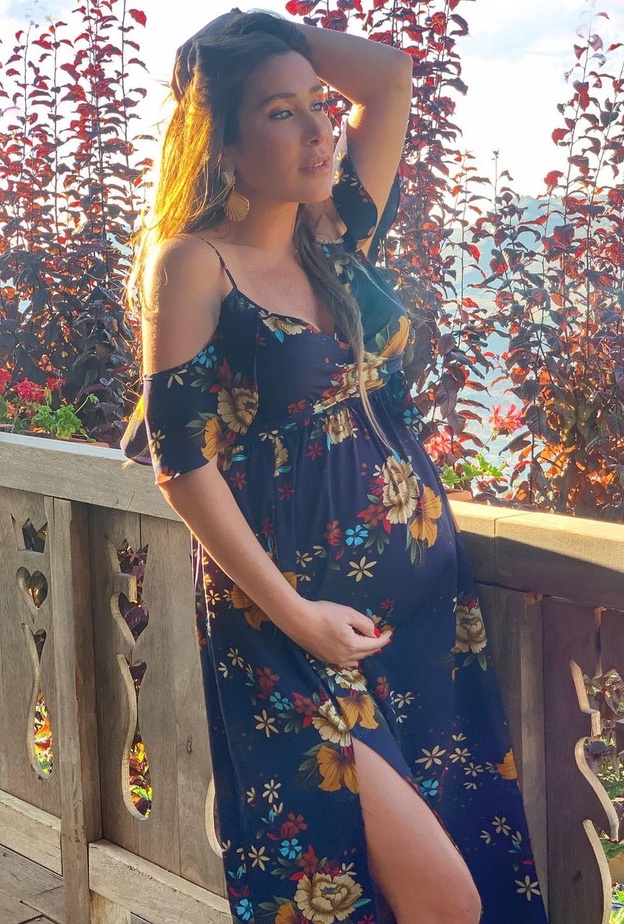 أحدثهن الفنانة سابين ..نجمات يحتفلن بحملهن