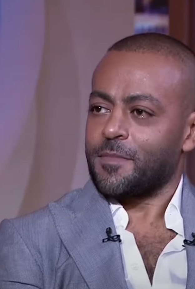 تامر عاشور- صورة من برنامج الحكاية على قناة mbc