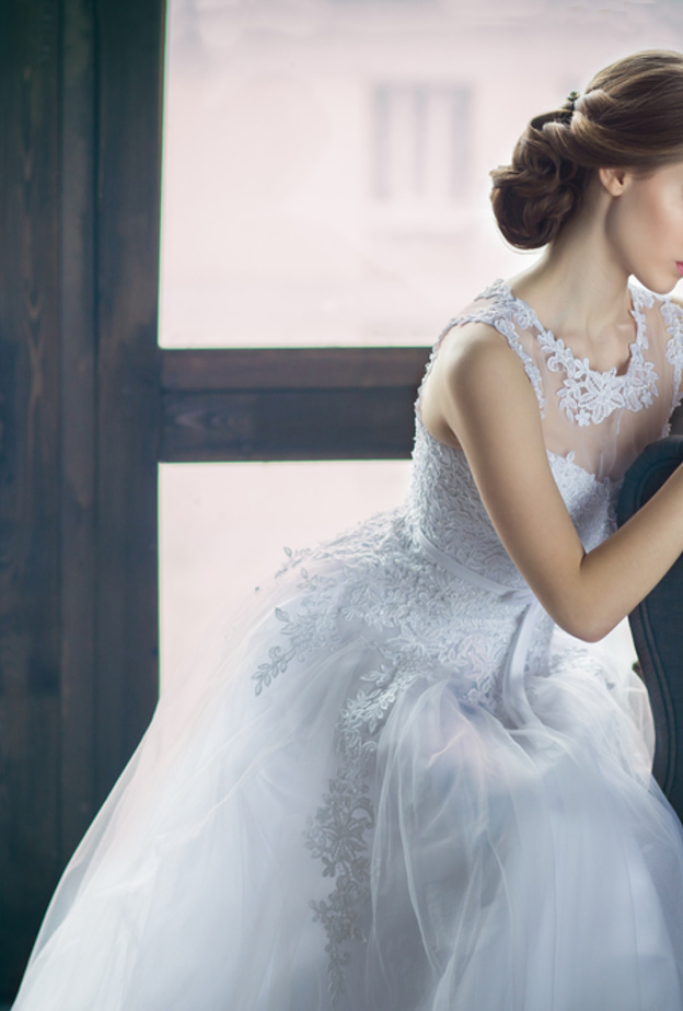 لماذا منعت عروس والديها وشقيقها من حضور حفل زفافها !