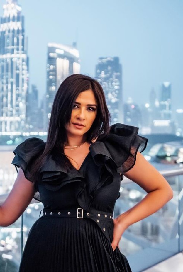 ياسمين عبد العزيز