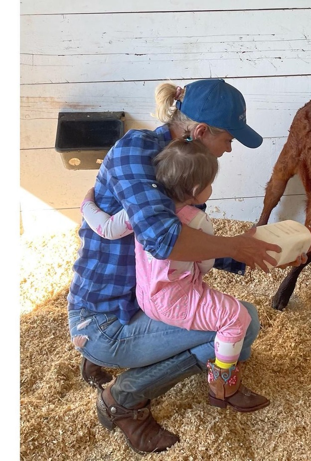 يولاندا حديد تشارك المعجبين صور نادرة عن حفيدتها "خاي" ابنة جيجي حديد وزين مالك