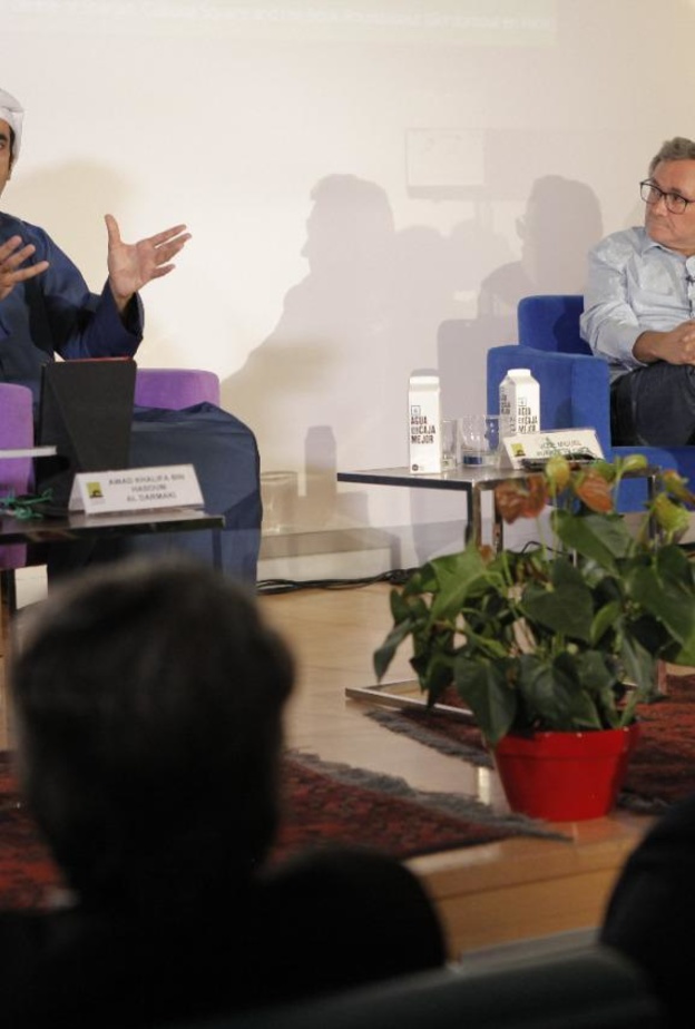 أدباء إسبان وإماراتيون يناقشون دور القهوة ورمزية الماء في بناء مشترك ثقافي تاريخي بين العرب والإسبان