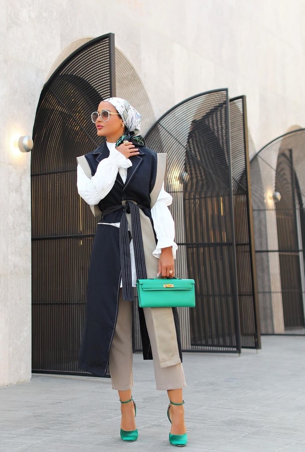 أطلت الفاشينيستا مرمر محمد بالقميص الأبيض التي نسّقتها بأسلوب عصري وانيق