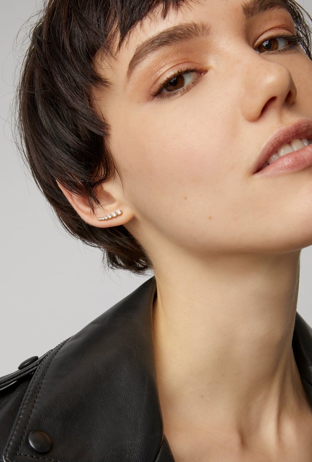 أقراط منفردة ناعمة لتكديس الأقراط الصورة من صوفي بيل براهي