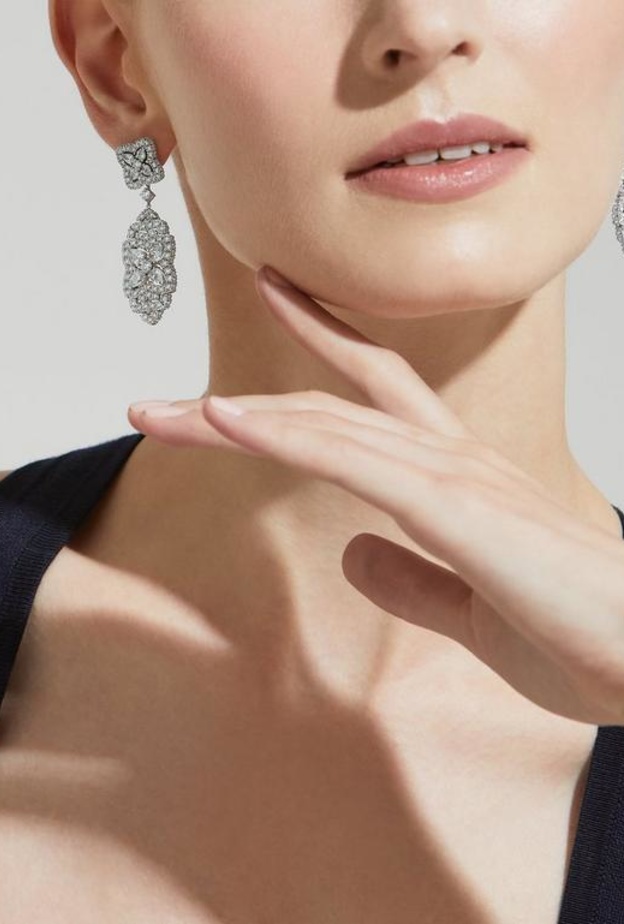 أقراط Enchanted Lotus  من دي بيرز  De Beers(1)