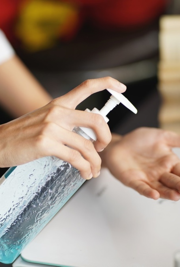 أيهما أفضل لتجنب عدوى كوفيد 19 جل التعقيم أم غسل اليدين