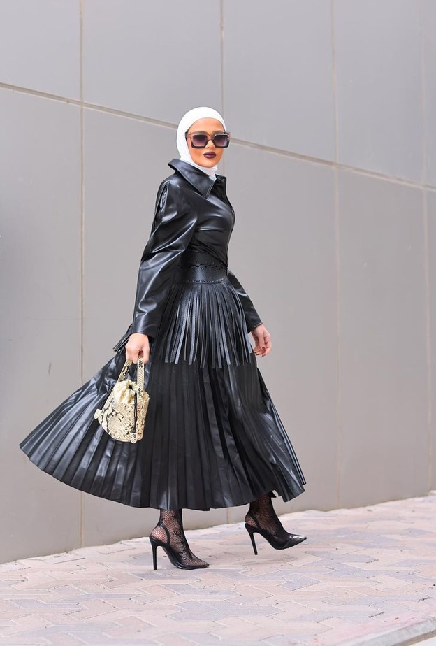 ازياء باللون الاسود الجلدي من وحي اطلالات مرمر