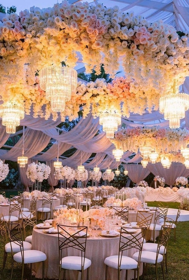 استخدمي ثريا واحدة أنيقة وبسيطة التصميم