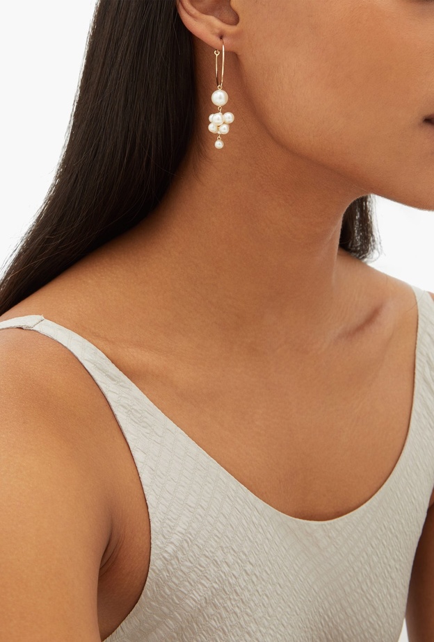 اطلالات النهار مزينة بمجوهرات اللؤلؤ الناعمة