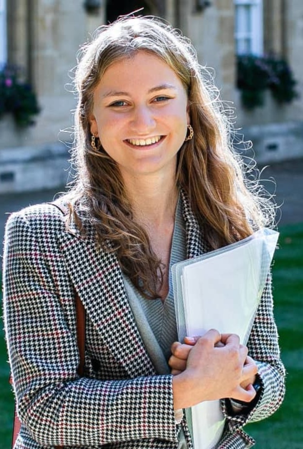 الأميرة إليزابيث ولية عهد بلجيكا تبدأ دراستها الجامعية