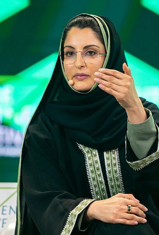 الأميرة نوف بنت محمد بن عبدالله أثناء مشاركتها في المبادرة الصورة من واس