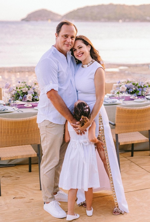 الاعلامية ريا ابي راشد مع زوجها= الصورة من انستغرام ريا