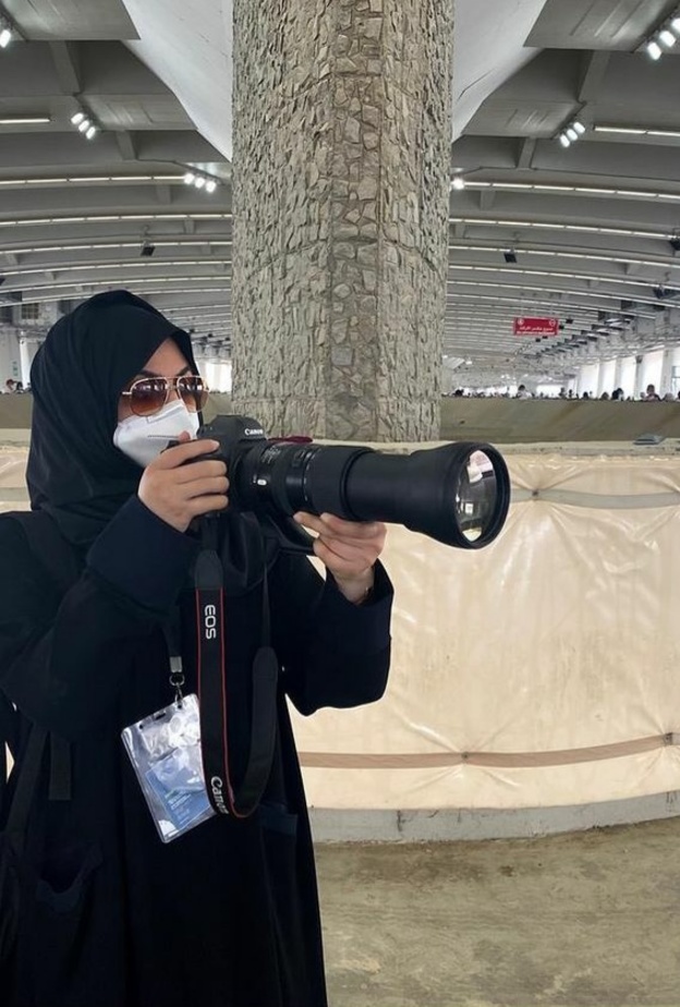 المصورة "نبيلة أبوالجدايل" تحصد جائزة IPA العالمية بصور حج 1442