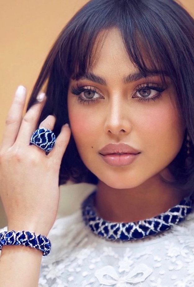 الفاشينيستا الكويتية ومدونة الموضة والجمال فاطمة المؤمن