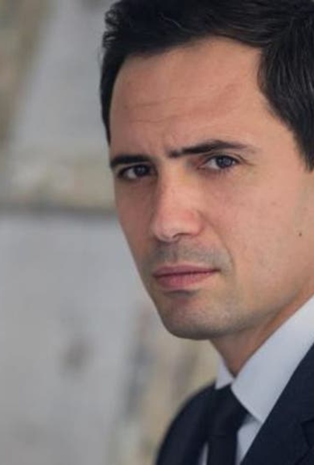 الفنان ظافر العابدين تزوج من سيدة بريطانية- الصورة من صفحة داعمي الفنان ظافر العابدين على فيسبوك