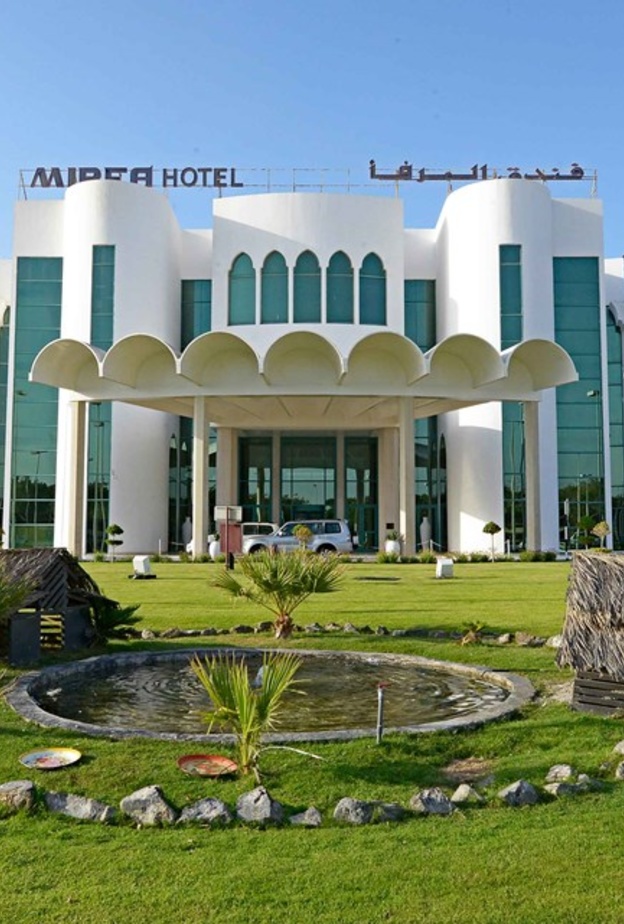 المساحات الخضراء تزيد من روعة التجربة في فندق المرفأ السياحي - المصدر زوروا أبوظبي