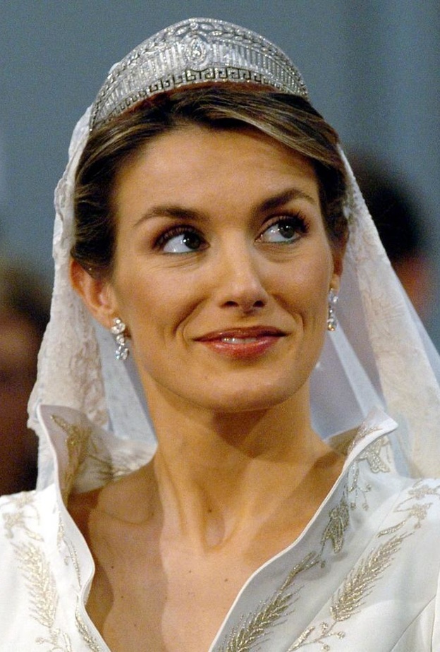 تاج ملكي لملكة اسبانيا ليتيزيا أورتيز