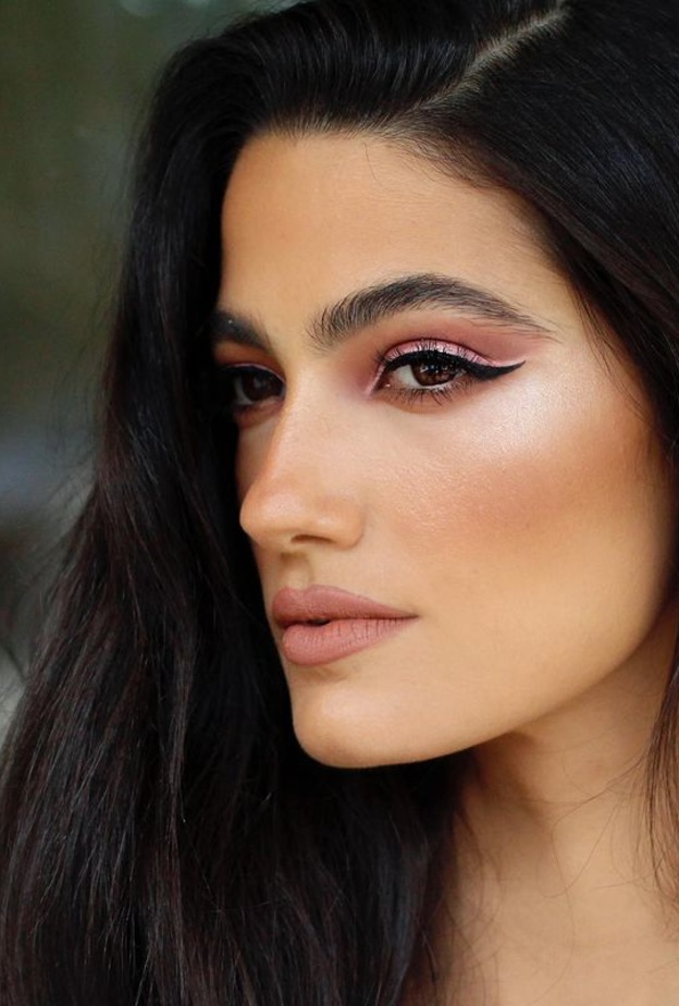 درة بمكياج وردي صورة من حسابها على انستغرام