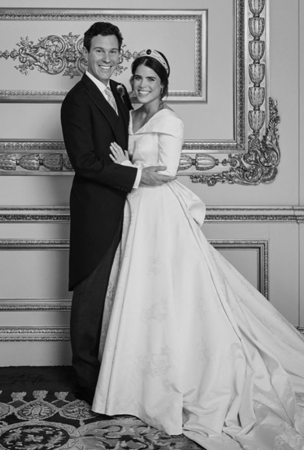 تعرفوا على المعاني التي حملتها إطلالة دوقة يورك في زفاف الأميرة يوجين