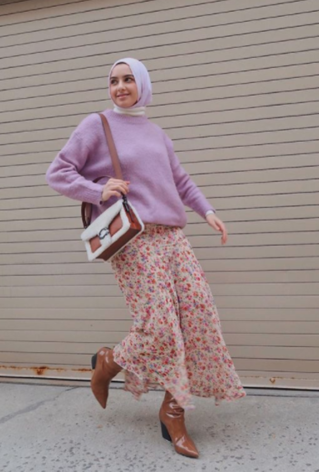 اطلالات خريفية للصبايا المحجبات في التنورة على طريقة سمر البرشا