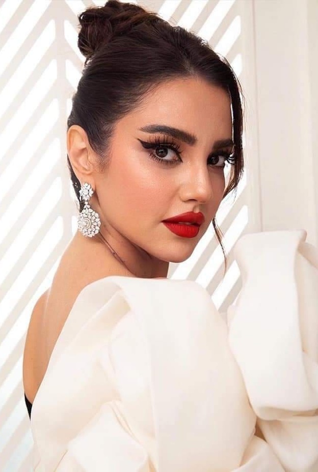 الإعلامية الإماراتية مهيرة عبد العزيز - الصورة من حسابها jerkographyعلى انستقرام للمصور