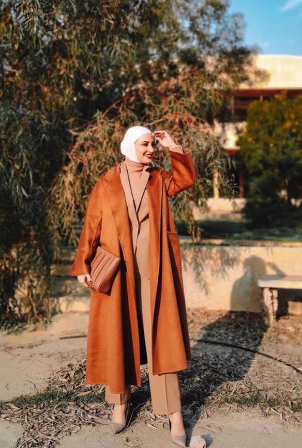 اطلالات خريفية باللون البني المتموج بأسلوب دلال الدوب