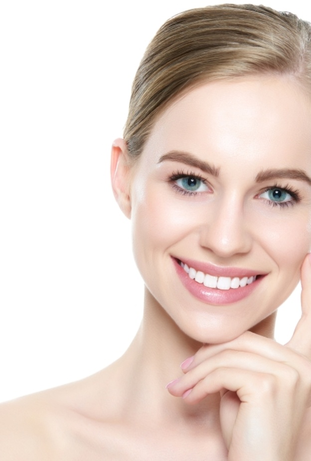 تبييض الأسنان طريقة بسيطة لتحسين مظهر الابتسامة وتقليل اصفرار الأسنان