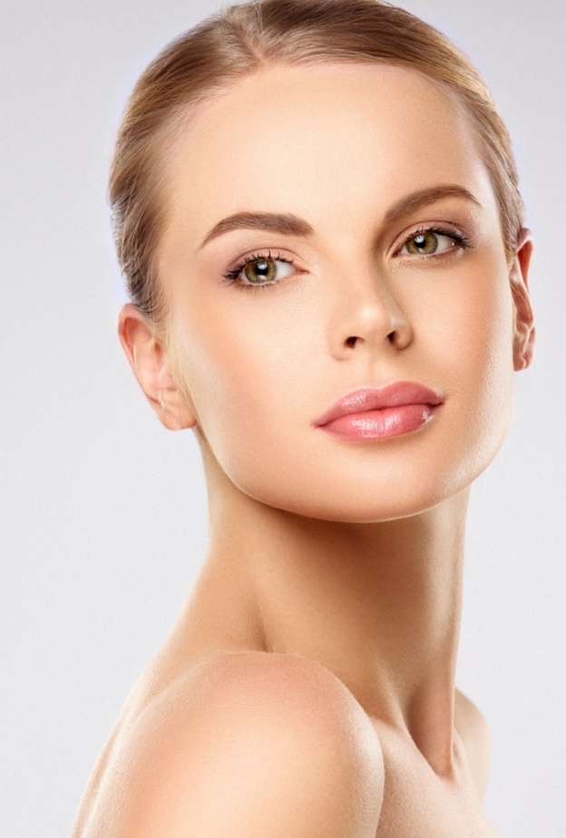 تقشير الجلد بالليزر يجعل بشرتك تبدو أصغر سناً وصحية أكثر