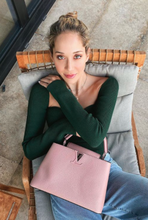 اطلالات خريفية مميزة للصبايا مستوحاة من لانا الساحلي