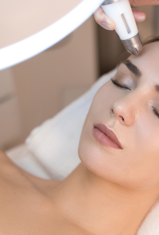 كيف يمكن علاج التصبغات الجلدية بالليزر وأهم نتائجه