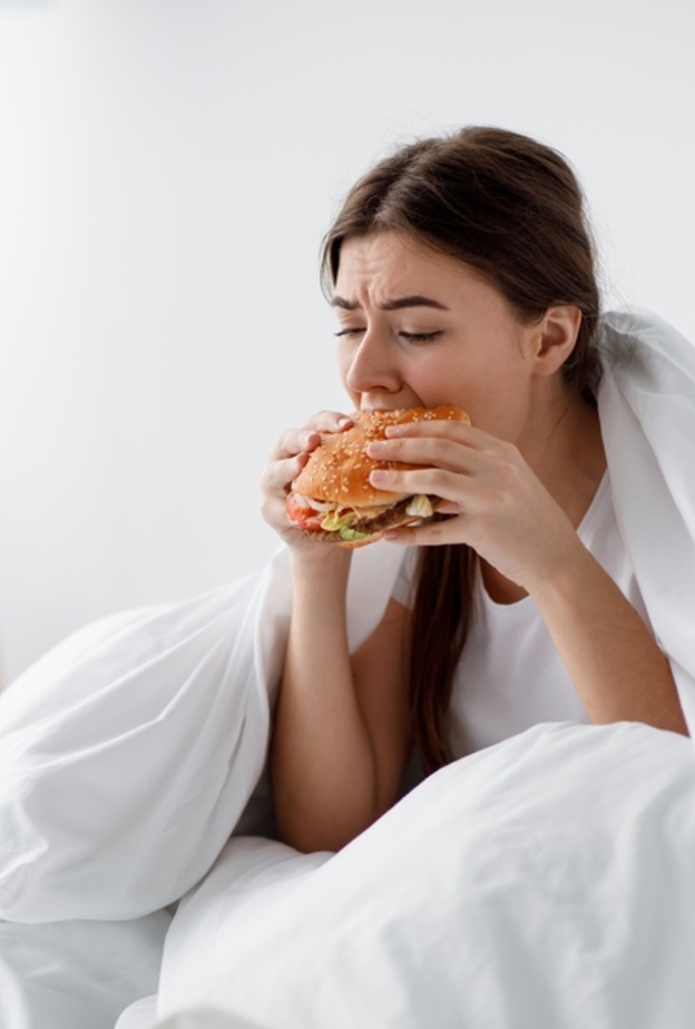 نصائح مهمة لتجنب الإفراط في تناول الطعام بسبب التوتر ما قبل الزواج