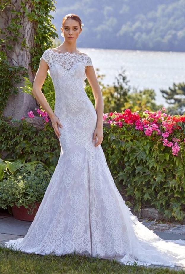 فساتين زفاف من أسبوع الموضة العرائسي مع ذيل @inesdisanto