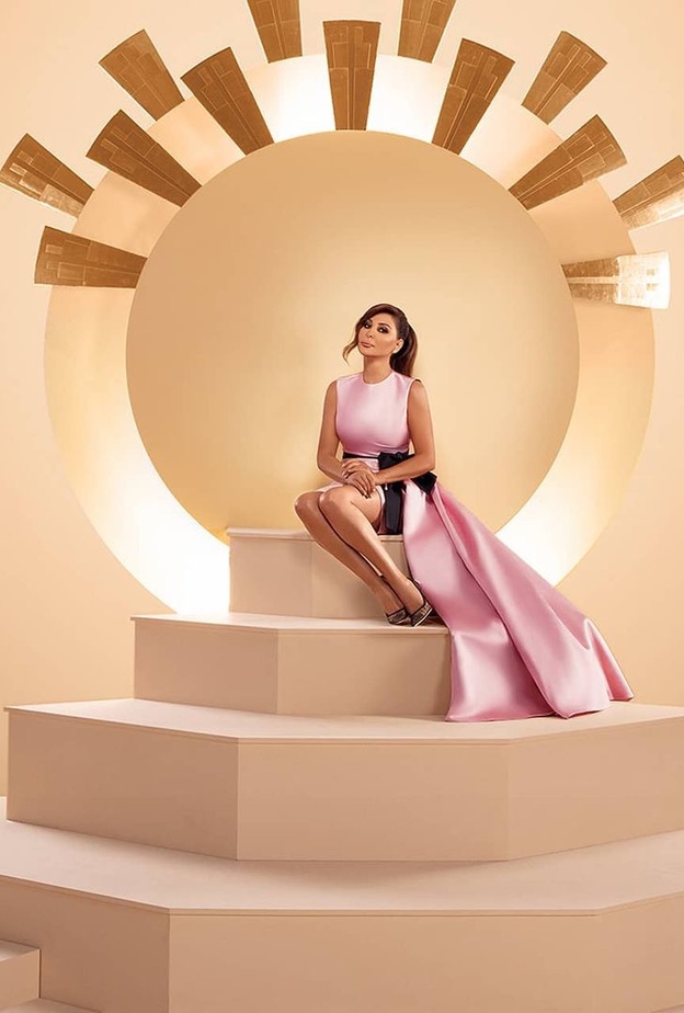 فستان وردي من اليسا- انستغرام الفنانة