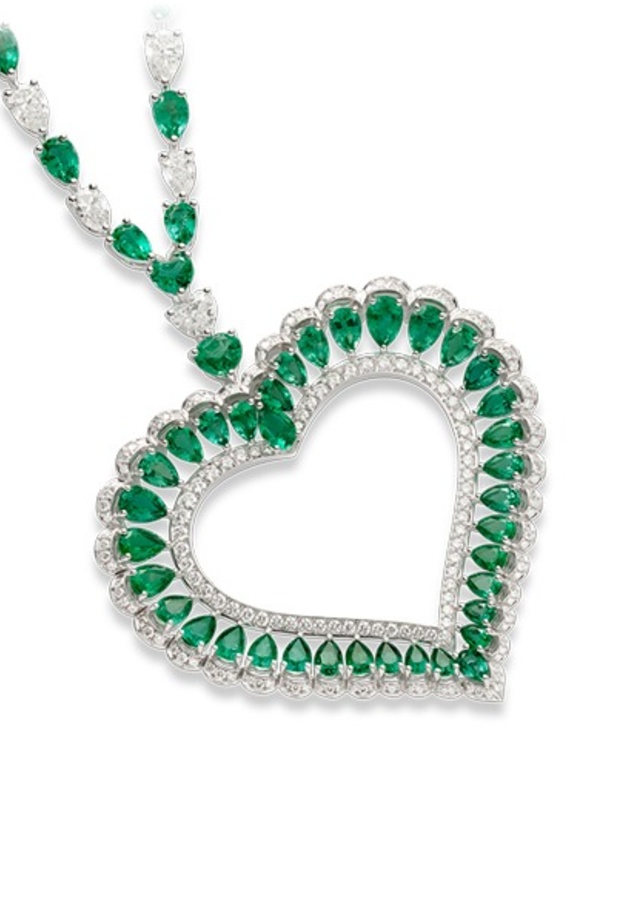 قلادة LACY HEART
