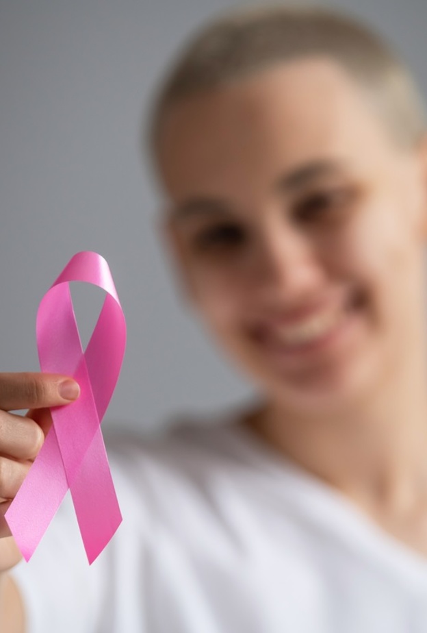 ما هي أعراض سرطان الثدي النقيلي