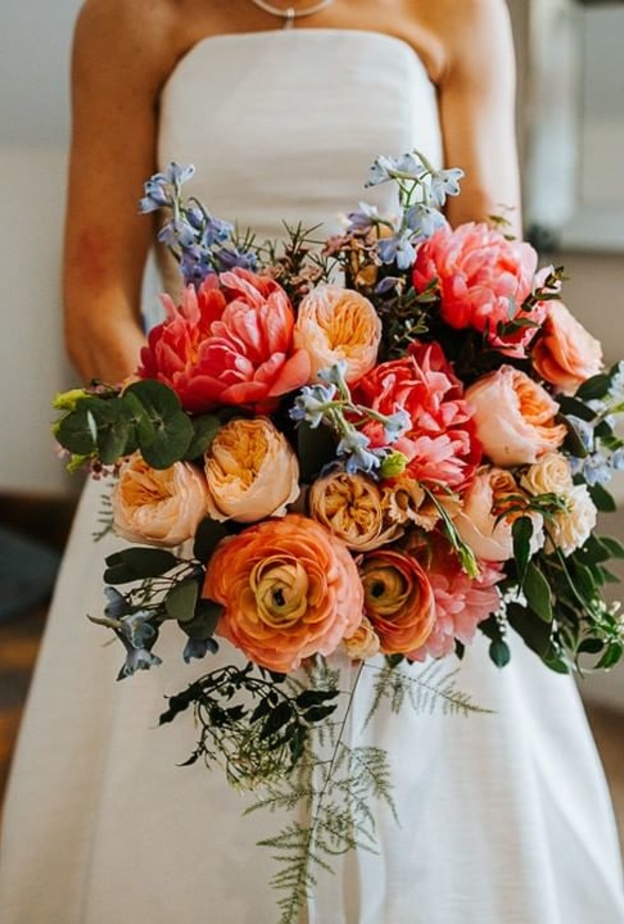 مرجاني + أبيض 