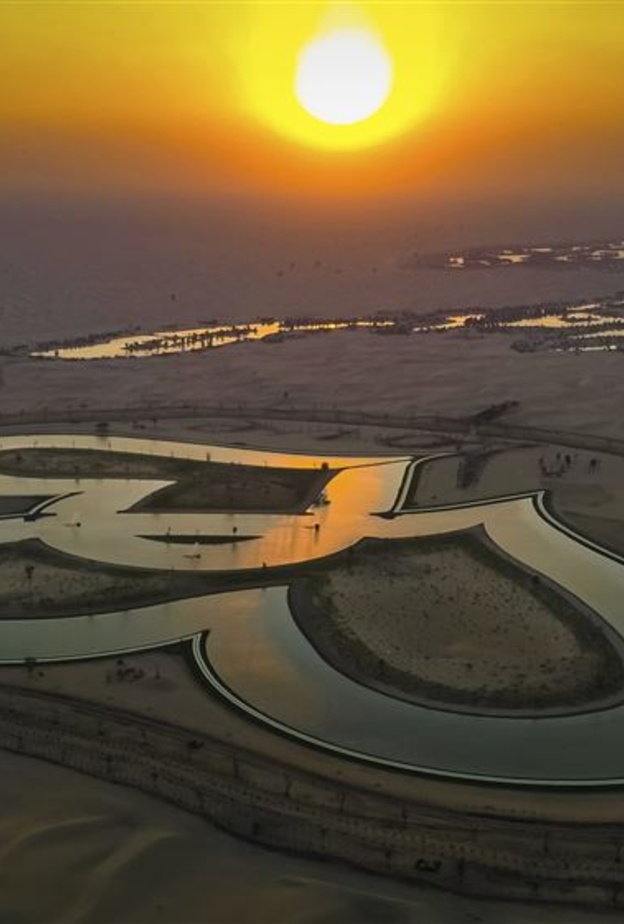 بحيرات القدرة.. أجواء خلابة وتجربة رومانسية لا تنسى في الإمارات 