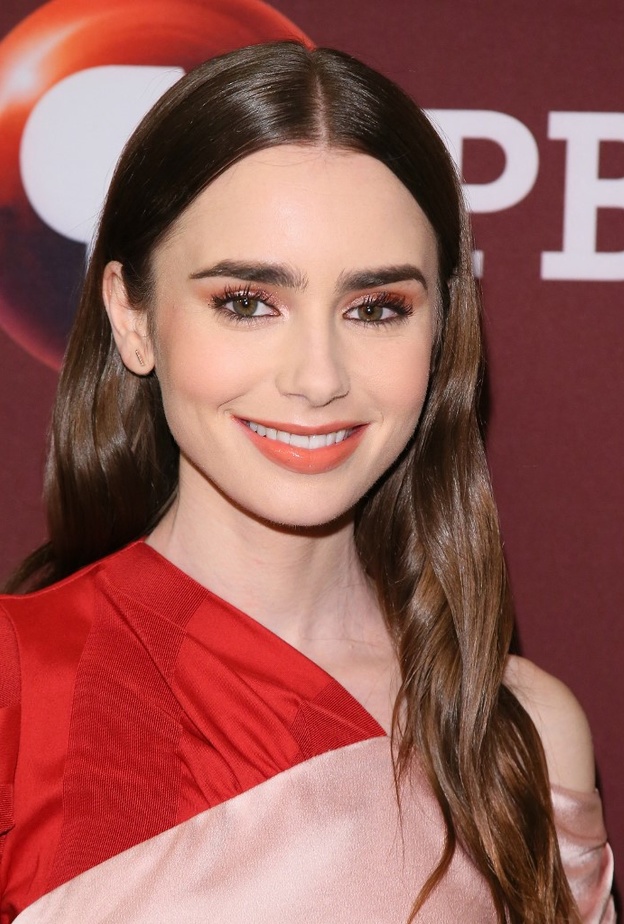 مكياج برونزي هادئ مع الظلال الملونة من وحي Lily Collins