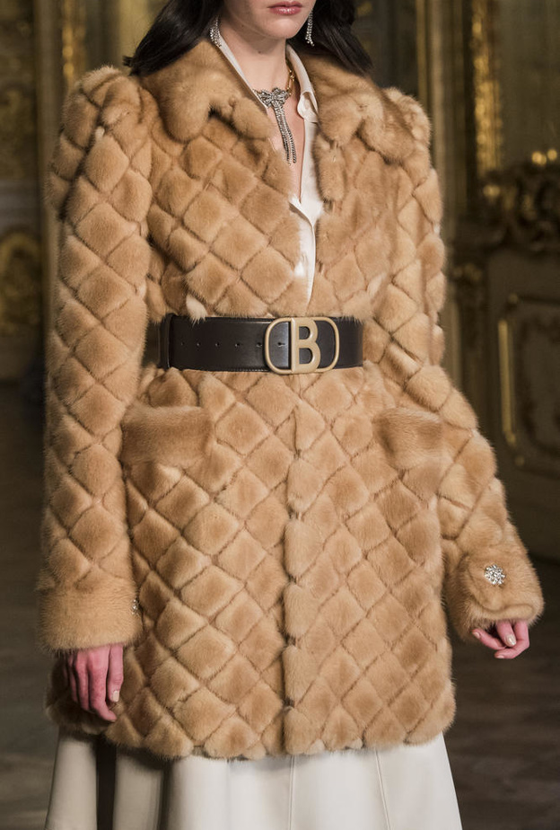 موديلات احزمة جلد داكنة اعلى الخصر من دار Braschi