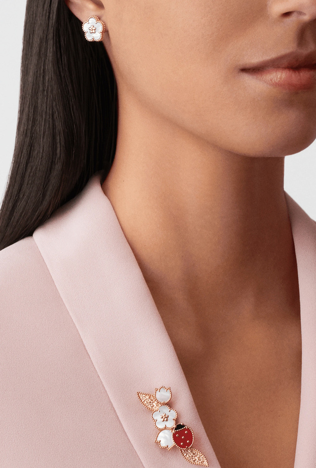 موديلات اقراط stud جذابة لموسم العودة للعمل