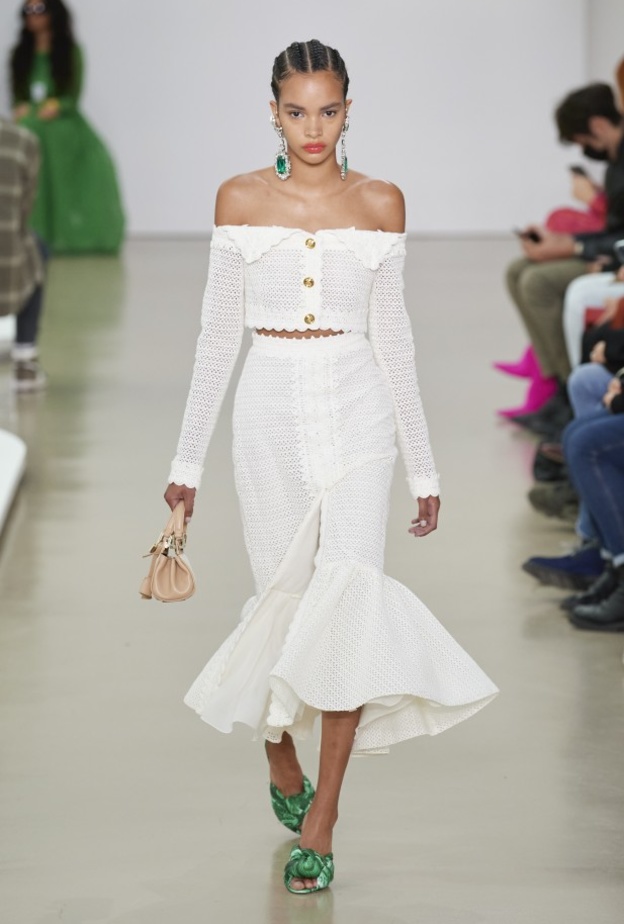 كان للدنيم حضور قويّ في الكثير من العروض مثل فالنتينو