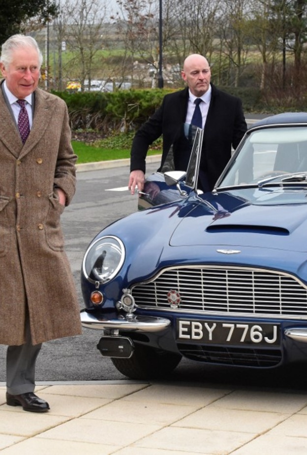 من البنزين إلى مخلفات الجبن.. الأمير تشارلز يحول وقود سيارته حفاظا على البيئة