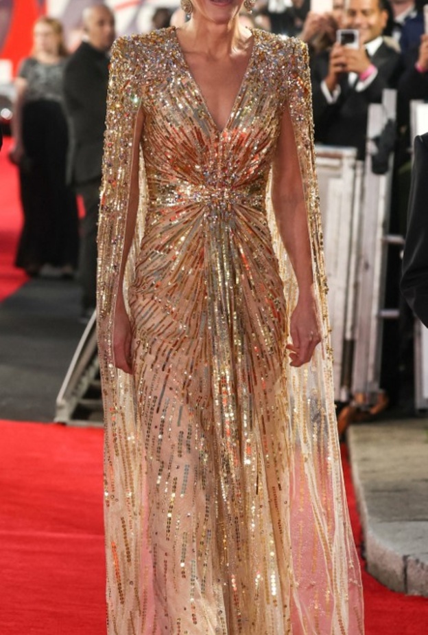 بعد فستان كيت الذهبي.. أجمل إطلالات سيدات القصر الملكي البريطاني في عروض الأفلام الأولى