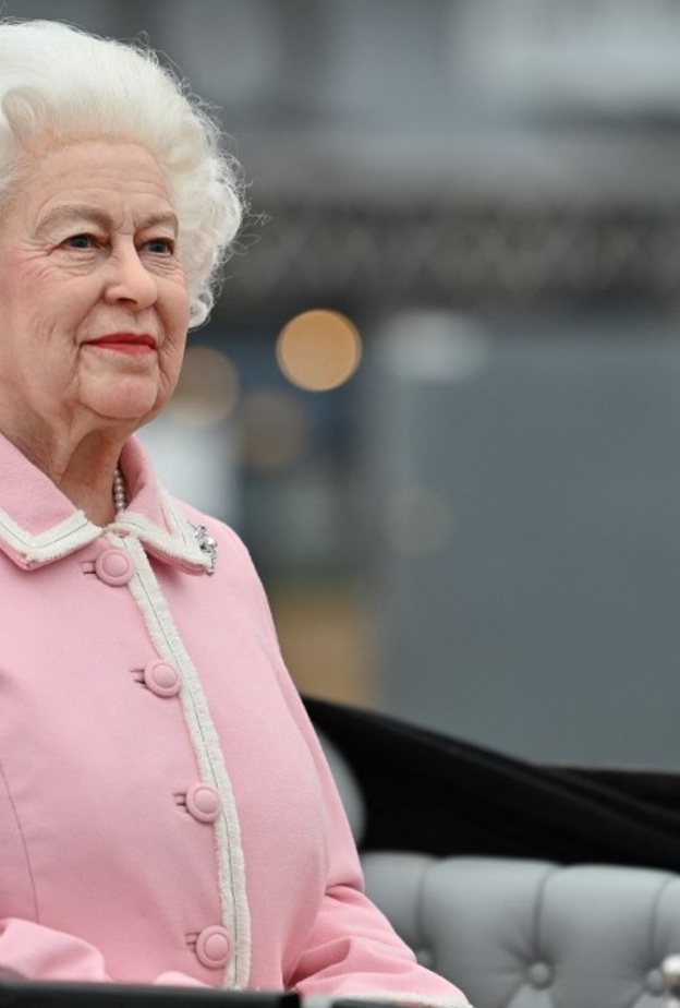 بالصور.. تمثال الملكة إليزابيث الشمعي الجديد صورة طبق الأصل منها