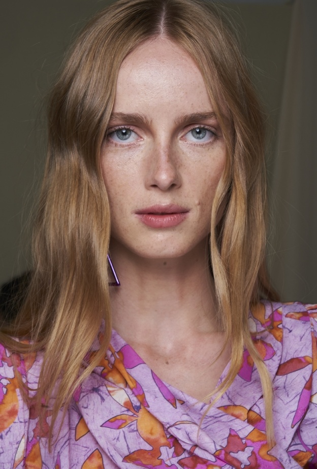 صبغات شعر بتدرجات اللون العسلي من دار Isabel Marant