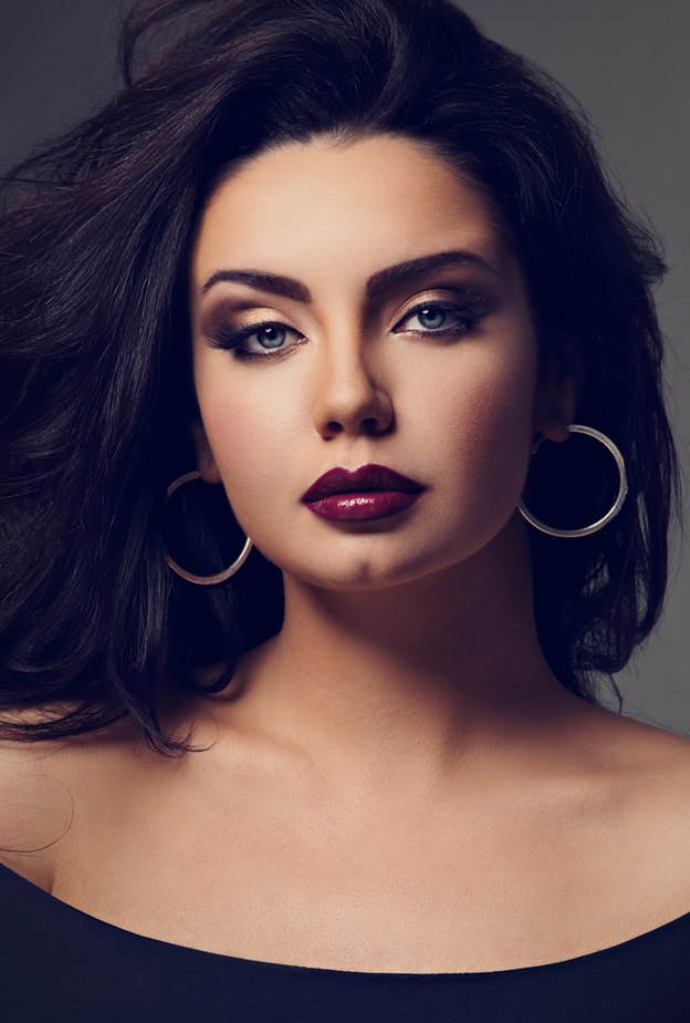 طريقة عمل مكياج خريفي ذهبي برغندي للصبايا